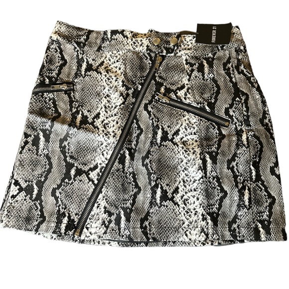 Forever 21 snakeskin zipper skirt size medium - Picture 1 of 4